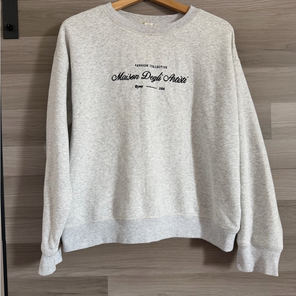 H&M Light Gray Crewneck Sweater with Embroidery M